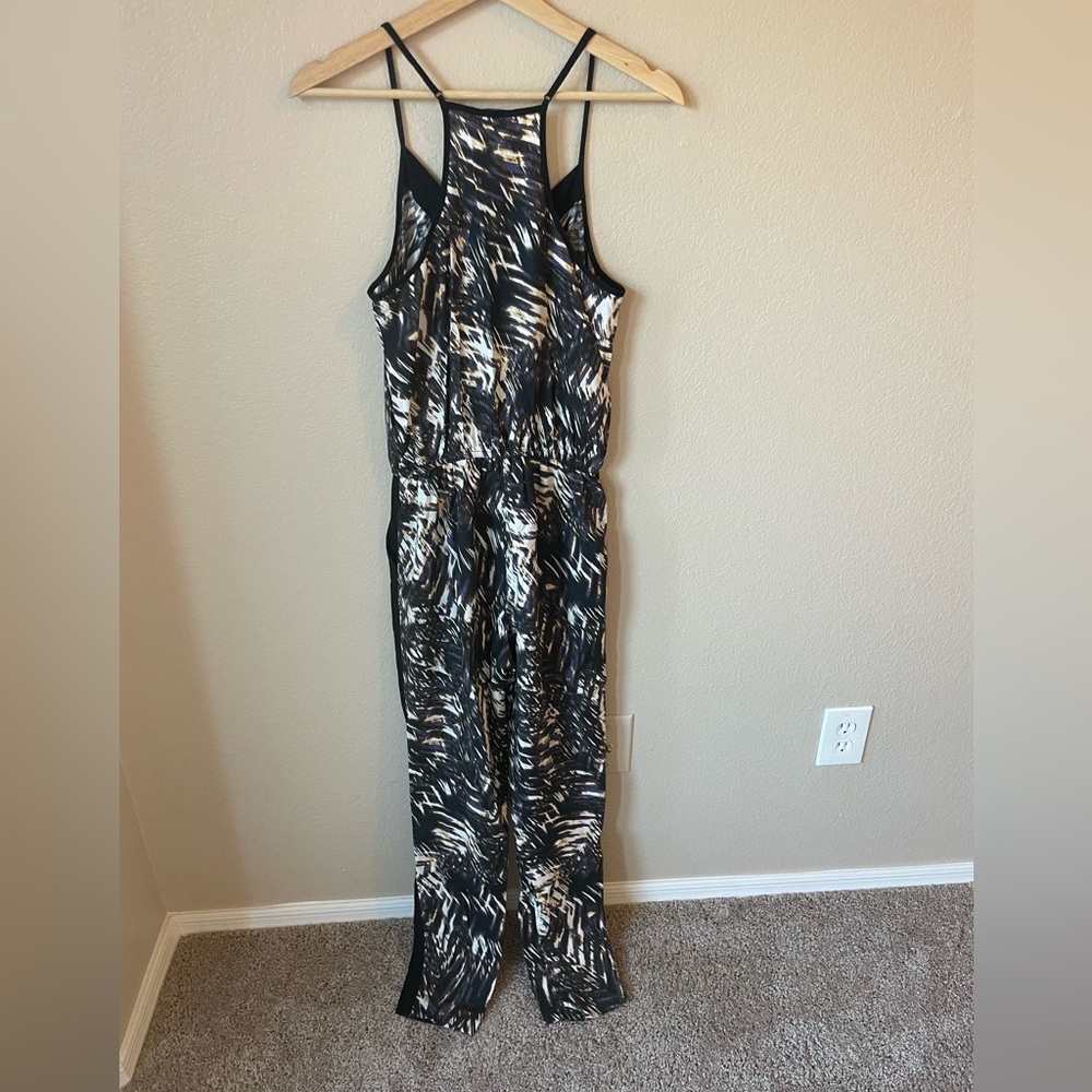 Banana Republic 100% viscose tropical jumpsuit size 2 - Picture 3 of 7